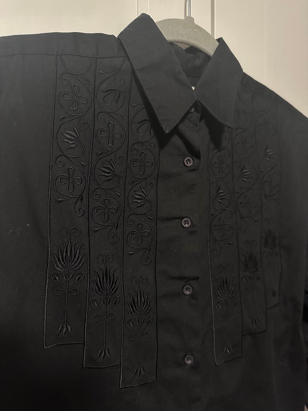 164. Vintage black Wrangler top; embroidered; small; 1990s
